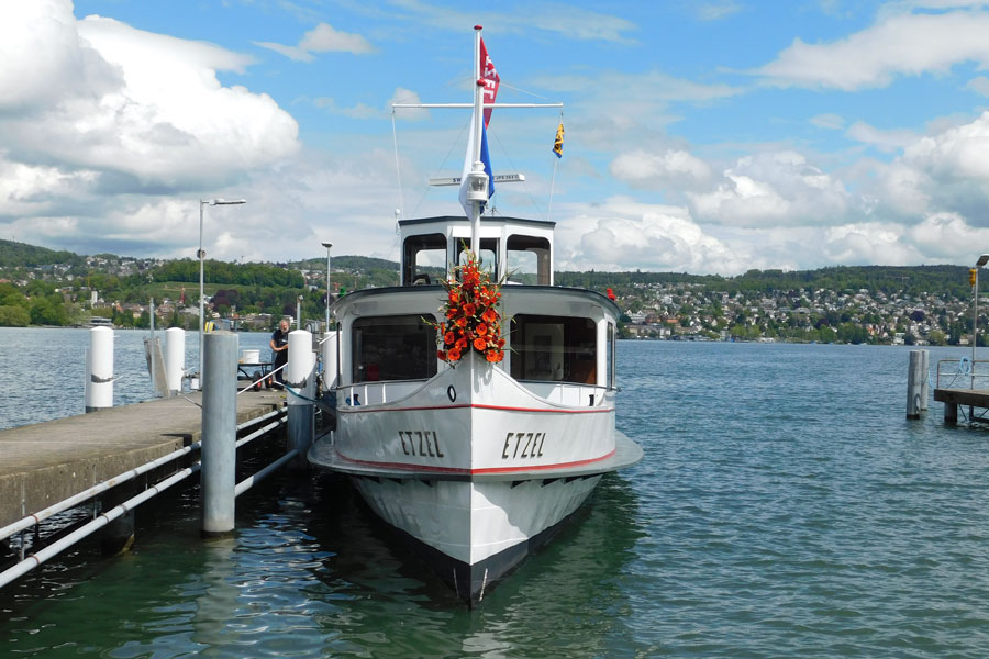 Hochzeit auf dem festlich dekorierten MS Etzel