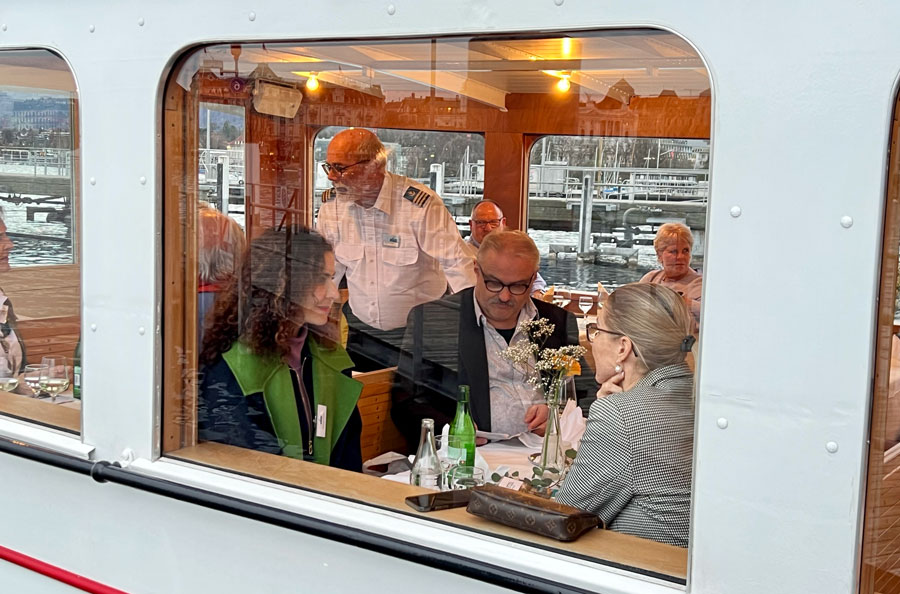 MS Etzel mit zufriedenen Gästen